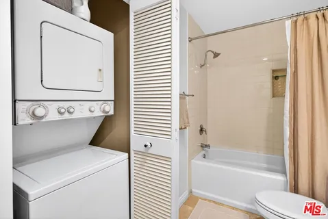 $599,000 | 1154 South Barrington Avenue, Unit 114, Los Angeles, CA 90049