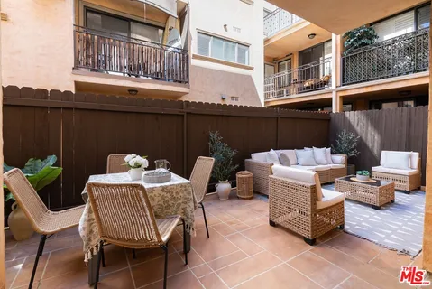 $599,000 | 1154 South Barrington Avenue, Unit 114, Los Angeles, CA 90049