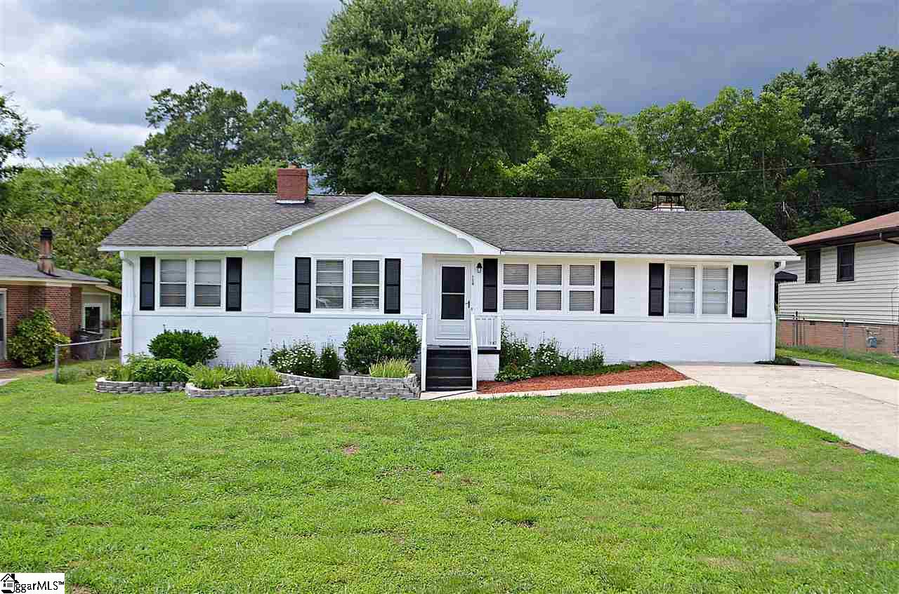 108 Farmington Road Greenville, SC 29605 - Photo 1 of 33