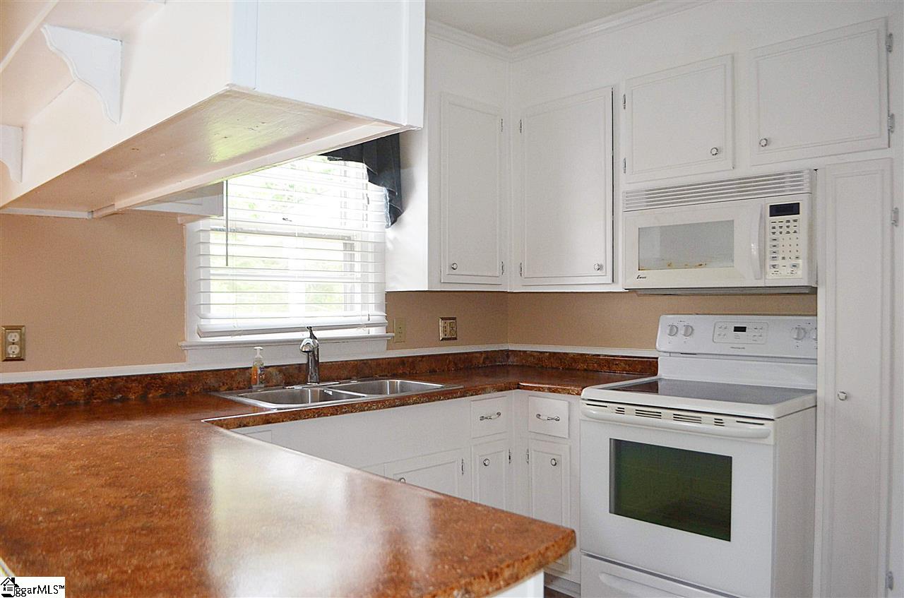108 Farmington Road Greenville, SC 29605 - Photo 9 of 33