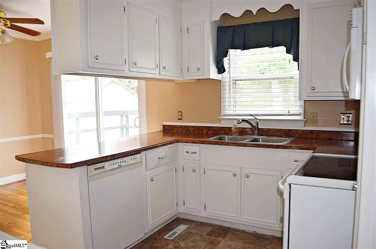 108 Farmington Road Greenville, SC 29605 - Photo 10 of 33
