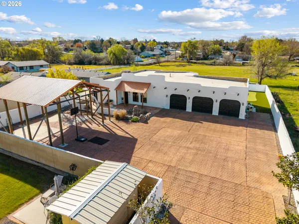 $549,950 | 832 East Main Street, Hermiston, OR 97838