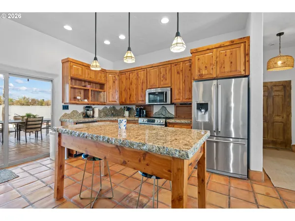 $549,950 | 832 East Main Street, Hermiston, OR 97838