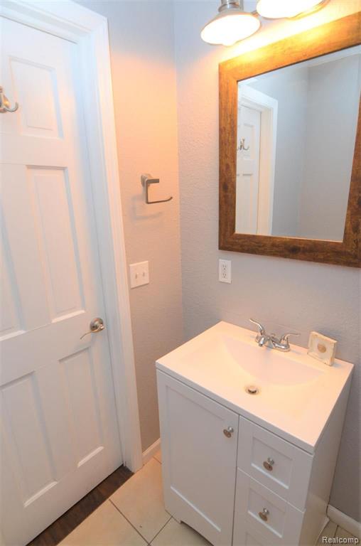5330 Hillcrest Road Clarkston, MI 48346 - Photo 10 of 18