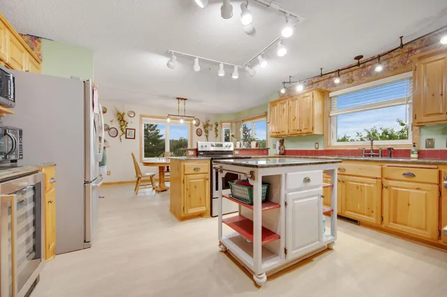 $725,000 | 35210 Lily Street Northwest, Cambridge, MN 55008