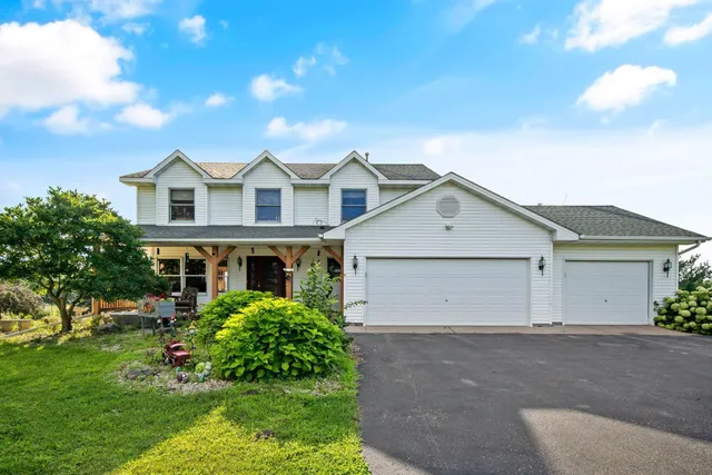 $725,000 | 35210 Lily Street Northwest, Cambridge, MN 55008