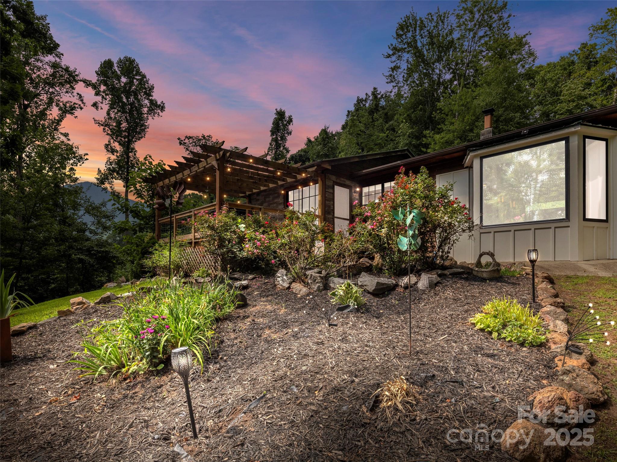 44 Sutton Knob Road Candler, NC 28715 - Photo 40 of 41 a backyard of a house with table and chairs