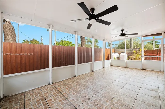 a view of a livingroom with a ceiling fan