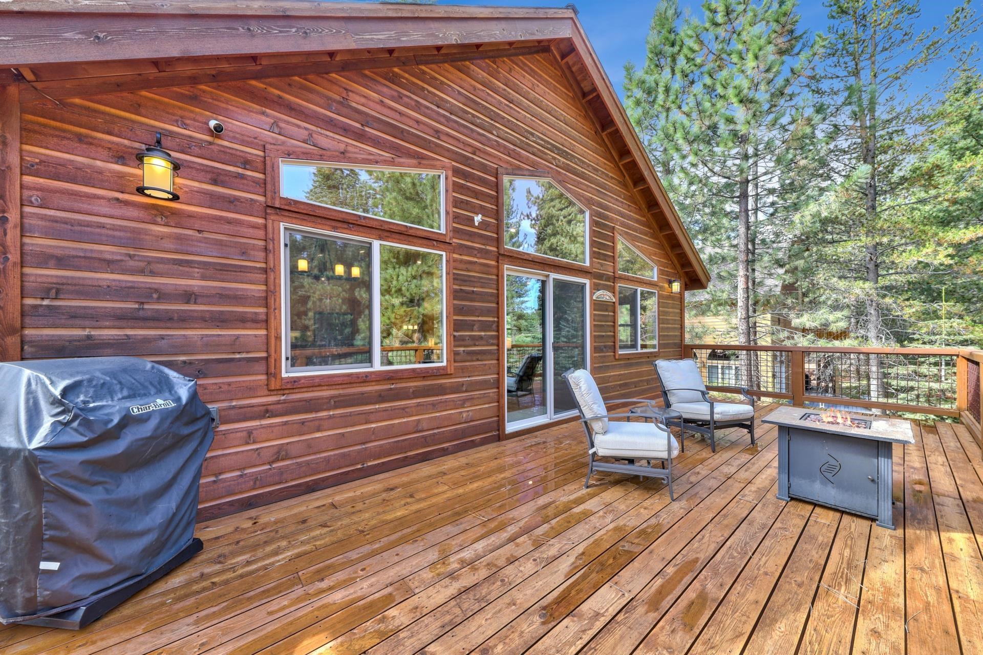 14152 Ski View Loop Truckee, CA 96161 - Photo 25 of 28 a balcony with wooden floor table and chairs