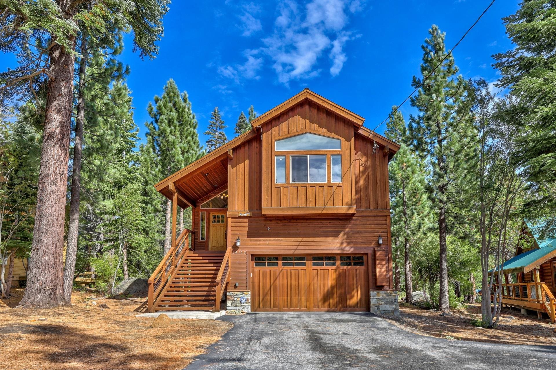 14152 Ski View Loop Truckee, CA 96161 - Photo 4 of 28 a front view of a house with a yard