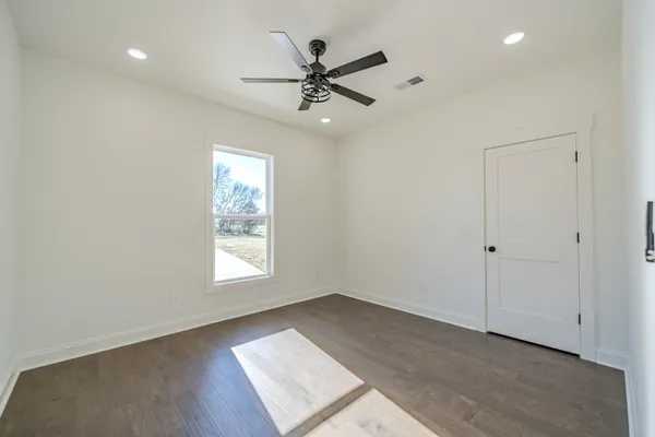 a view of a big room with closet and windows