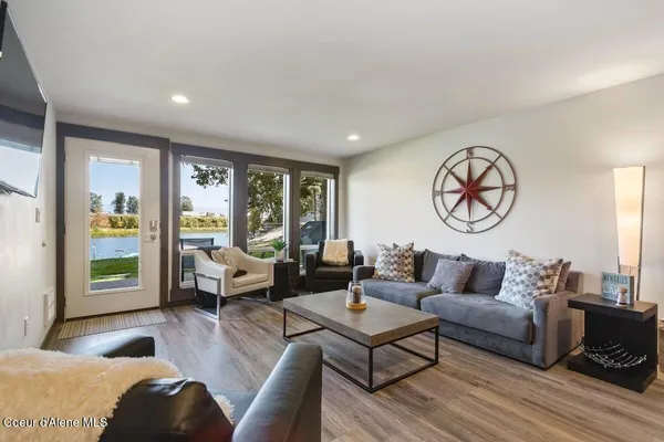 $529,000 | 720 North 3rd Avenue, Unit 9, Sandpoint, ID 83864