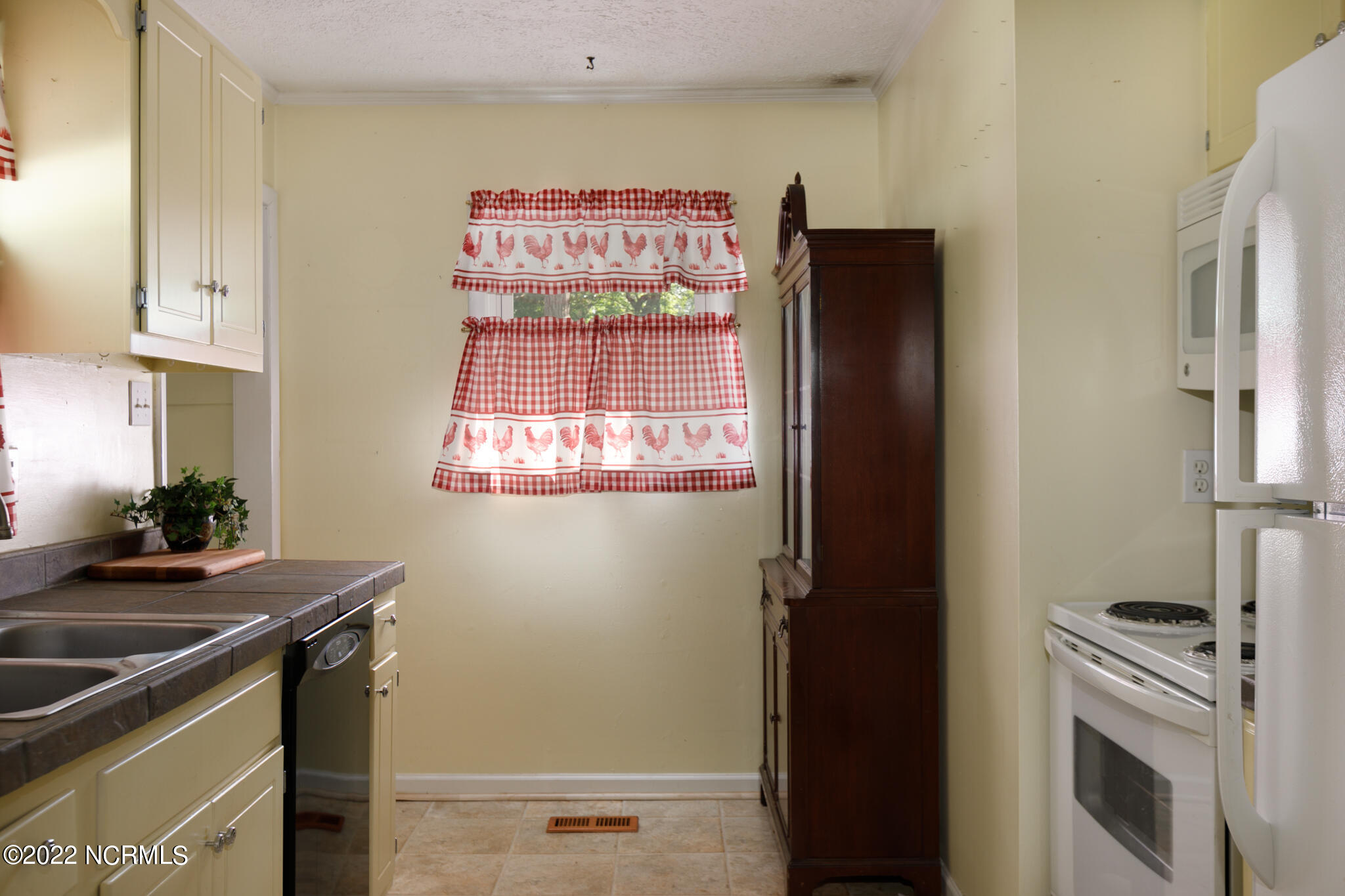 152 Wooster Road Southern Pines, NC 28387 - Photo 4 of 16 Post 152 Wooster Rd 005