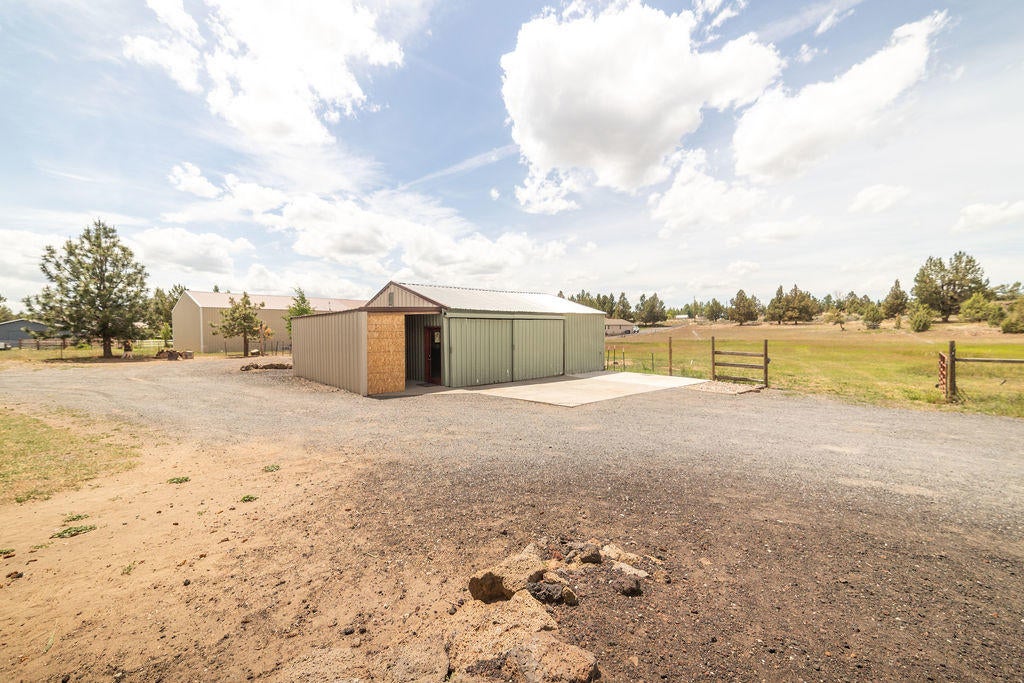 61395 Ward Road Bend, OR 97702 - Photo 26 of 56 PhotoMyListing-26