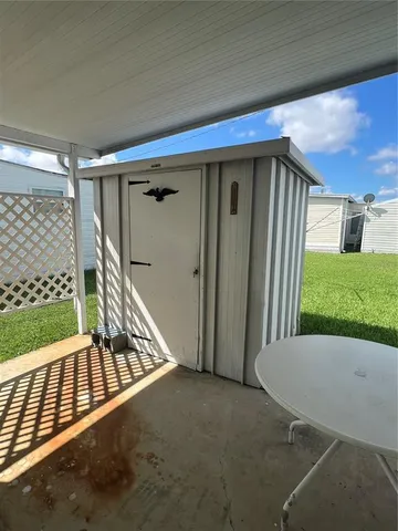 a view of an outdoor space