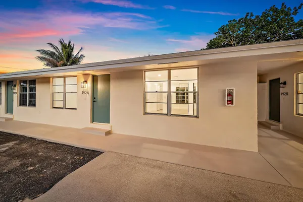 $2,290 | 1926 Service Road, North Palm Beach, FL 33408