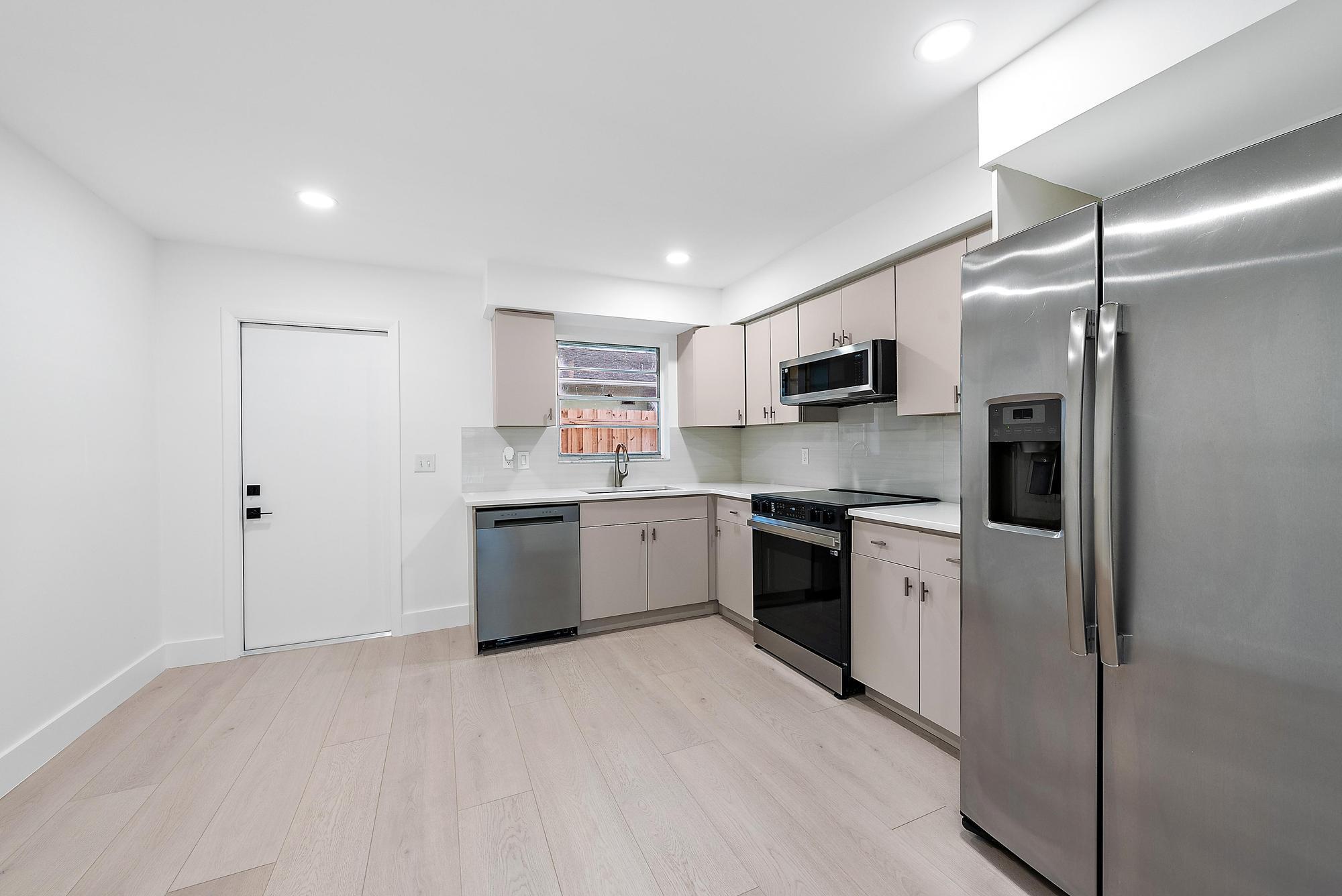 1926 Service Road North Palm Beach, FL 33408 - Photo 12 of 16 1924 Service Rd-6