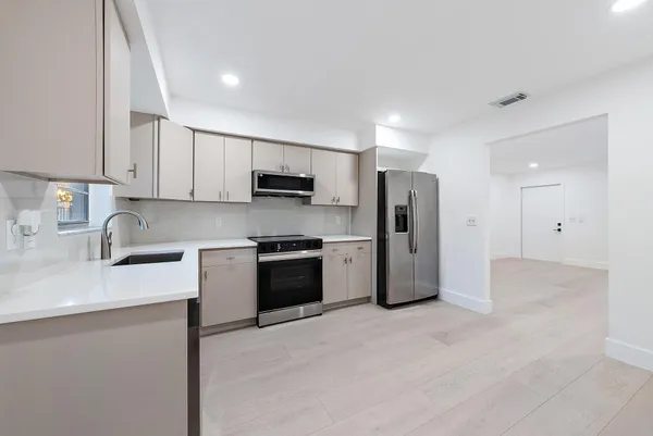 $2,290 | 1926 Service Road, North Palm Beach, FL 33408