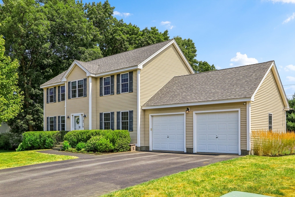 52 Cart Path Road Dracut, MA 01826 - Photo 4 of 42 Gallery Image 4