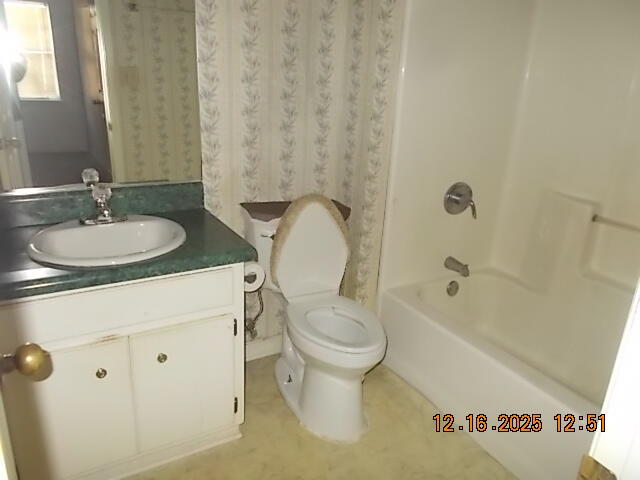 2016 Barton Court Augusta, GA 30906 - Photo 11 of 13 Hall Bath