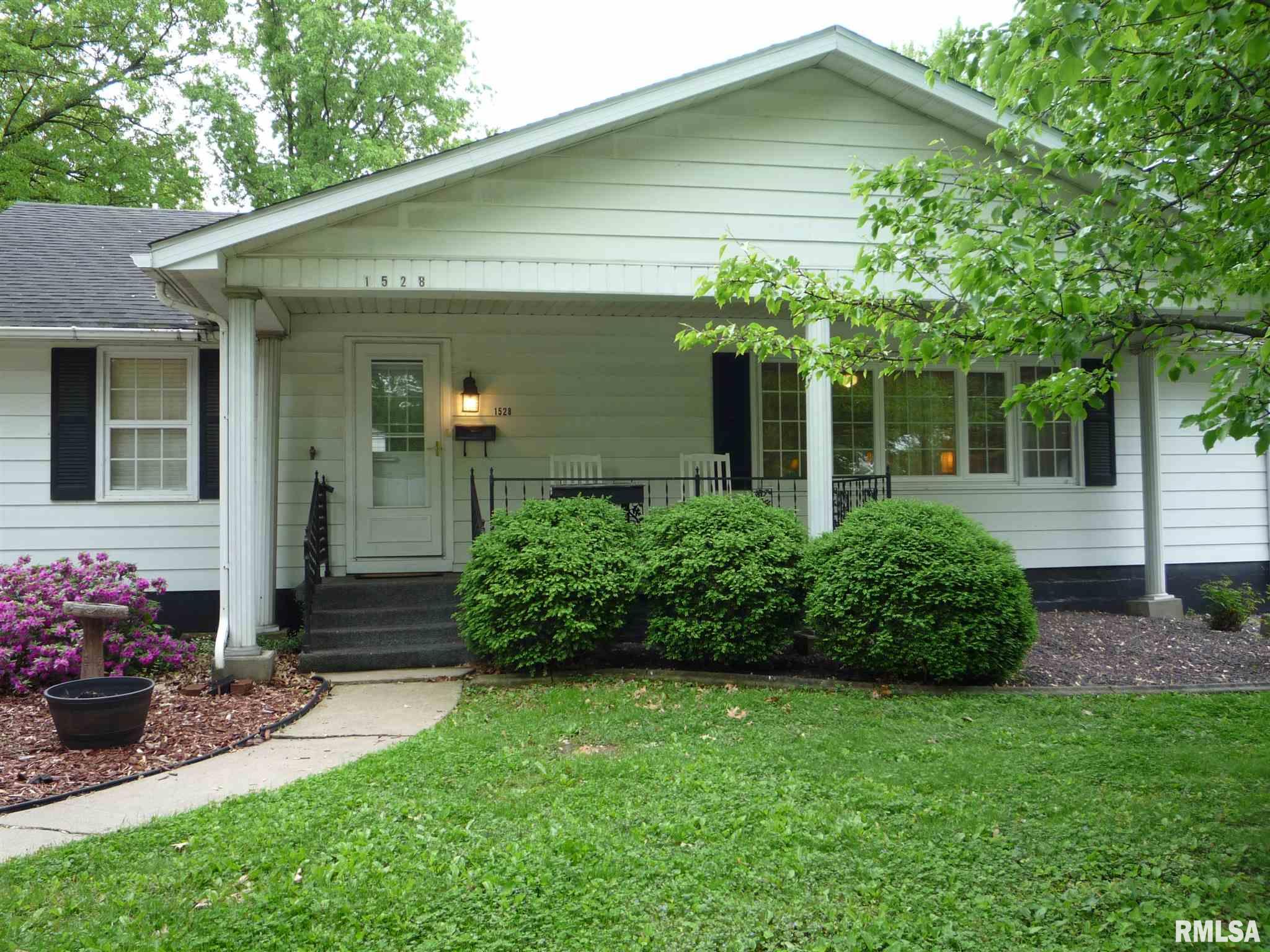 1528 West Glenn Avenue Springfield, IL 62704 - Photo 1 of 24