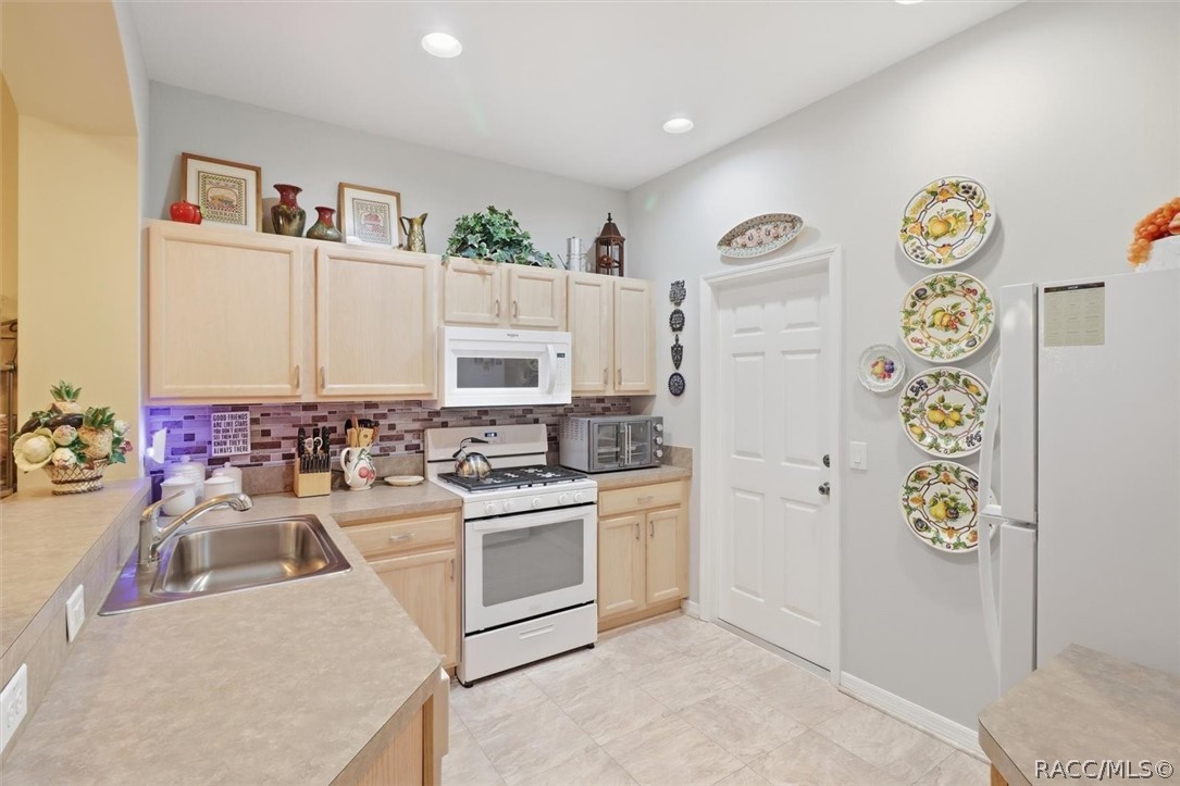 1708 West Spring Meadow Loop Lecanto, FL 34461 - Photo 4 of 44 Gallery Image 4