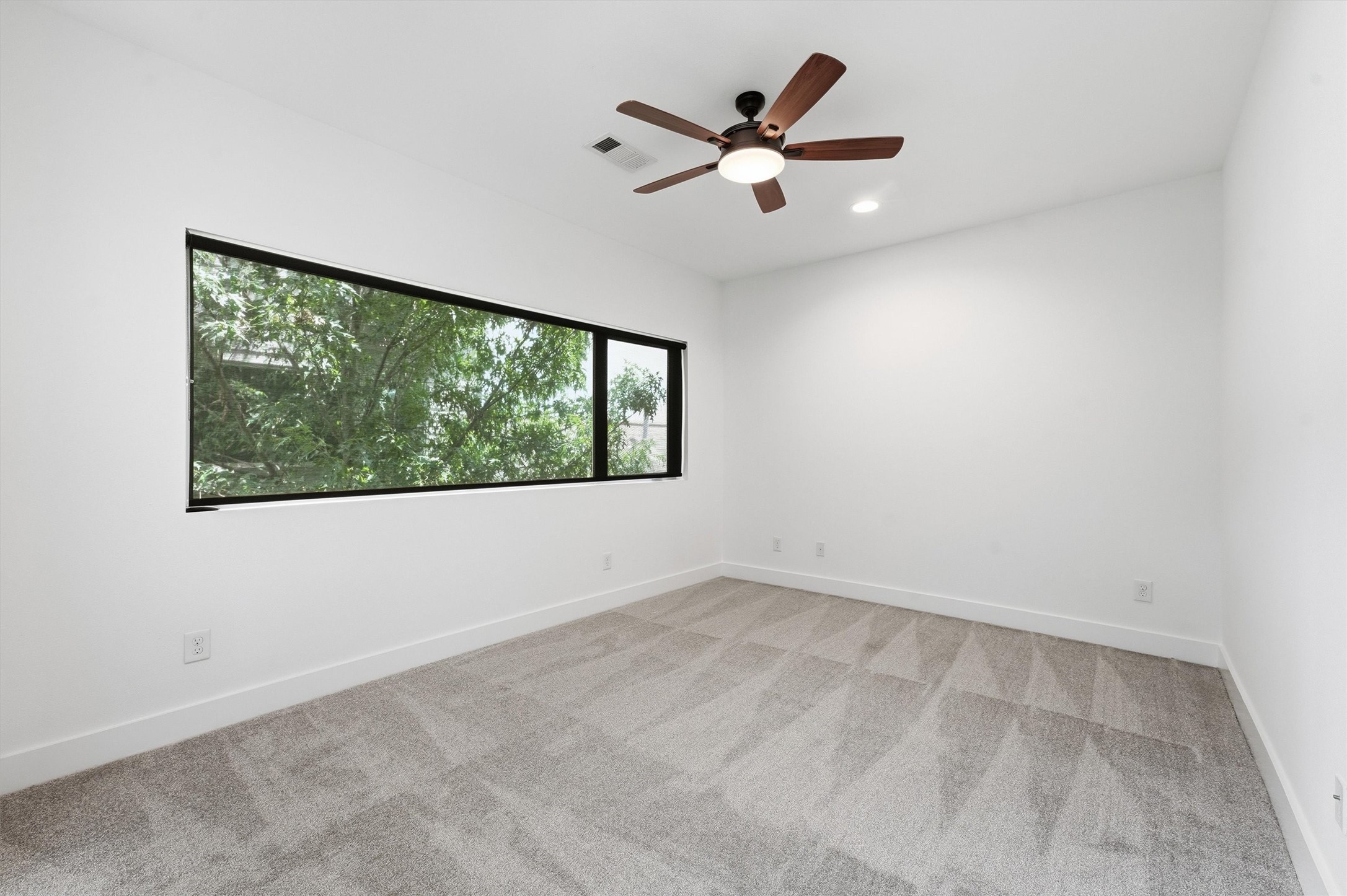 2338 Commerce Street Houston, TX 77003 - Photo 23 of 29 Secondary bedroom located on third floor