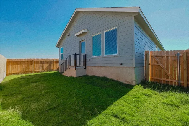 $1,800 | 308 Cowpoke Drive, Jarrell, TX 76537