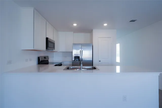 $1,800 | 308 Cowpoke Drive, Jarrell, TX 76537