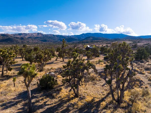 $990,000 | 1102 Burlington Road, Landers, CA 92285