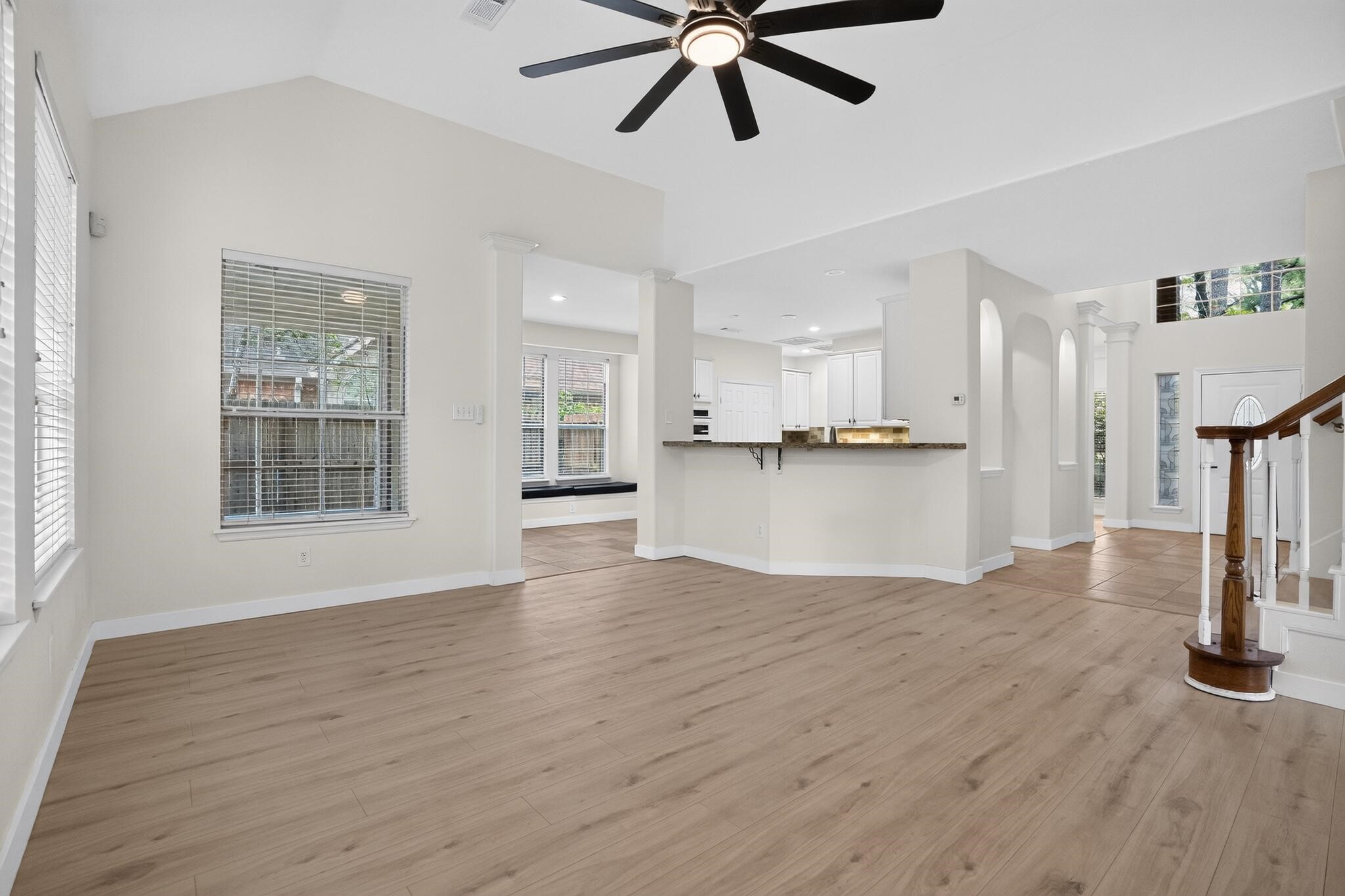 22 East Sterling Pond Circle Spring, TX 77382 - Photo 7 of 34 Gallery Image 7
