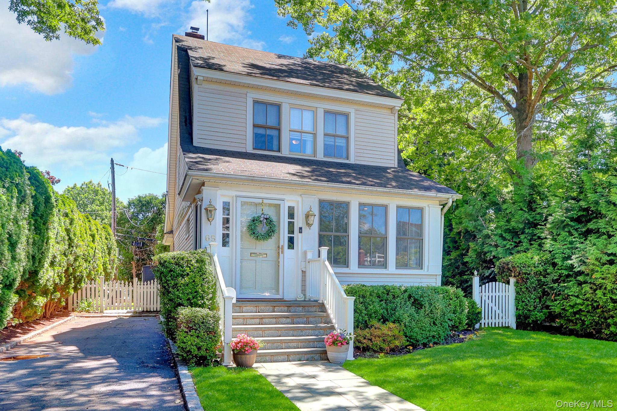 65 Roxbury Road Garden City, NY 11530 - Photo 5 of 39