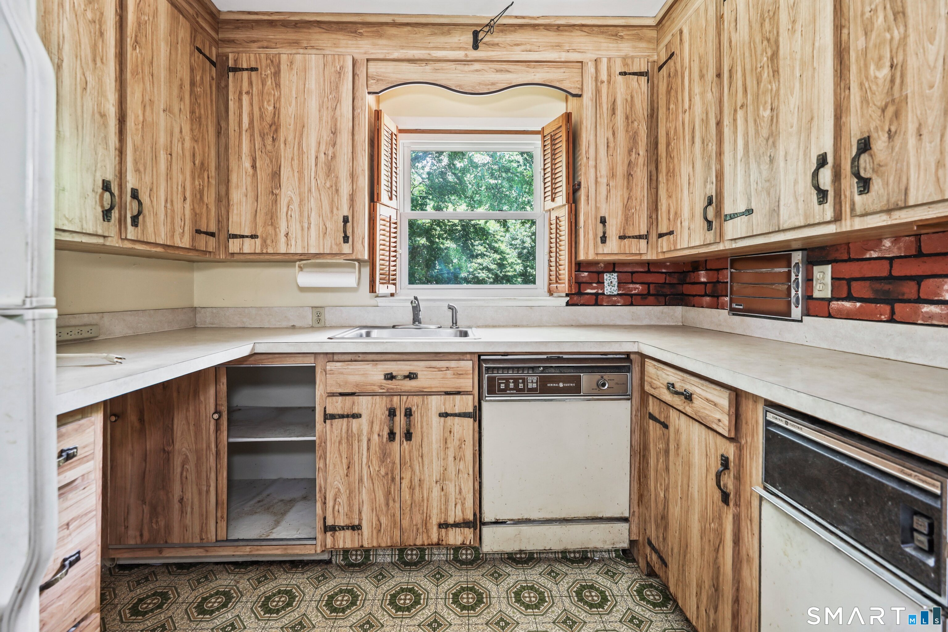 339 Spring Hill Road Monroe, CT 06468 - Photo 5 of 29