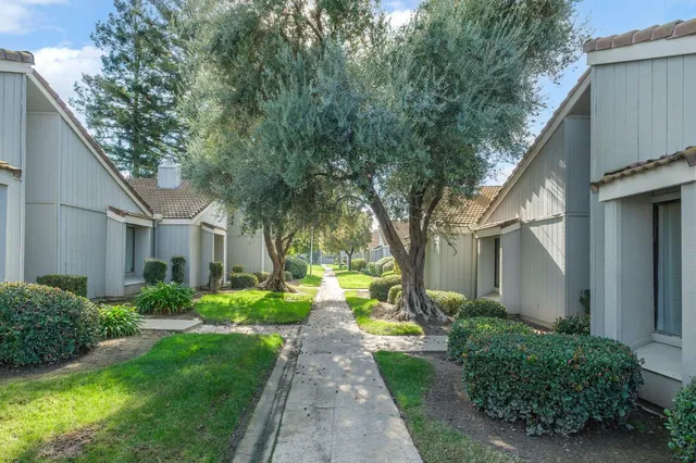 a view of a yard in front of house