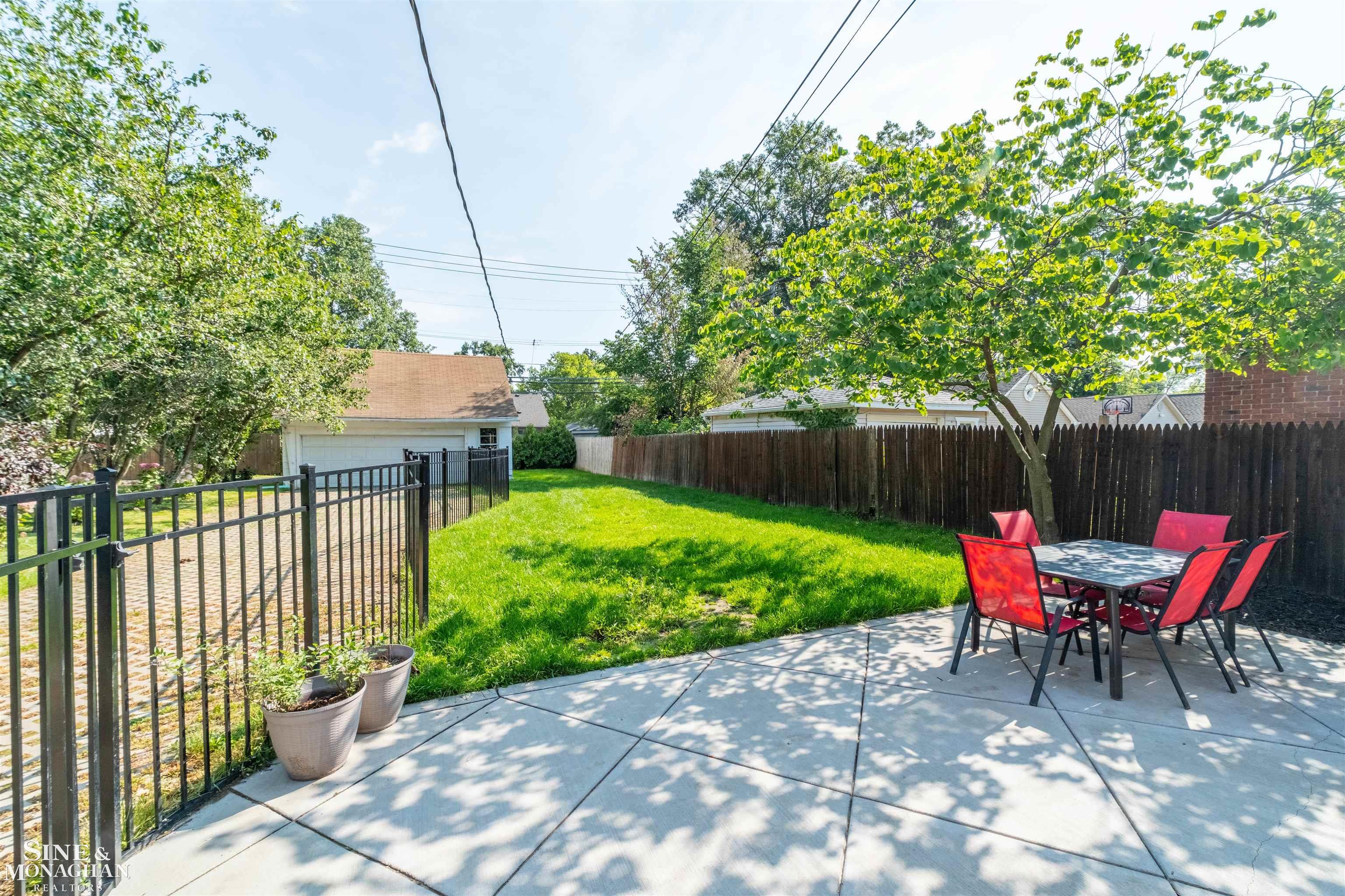 1776 Hampton Road Grosse Pointe, MI 48236 - Photo 32 of 37 50213018-62d5457e-1ab0-4b76-a796-1e6253c22680.JPG
