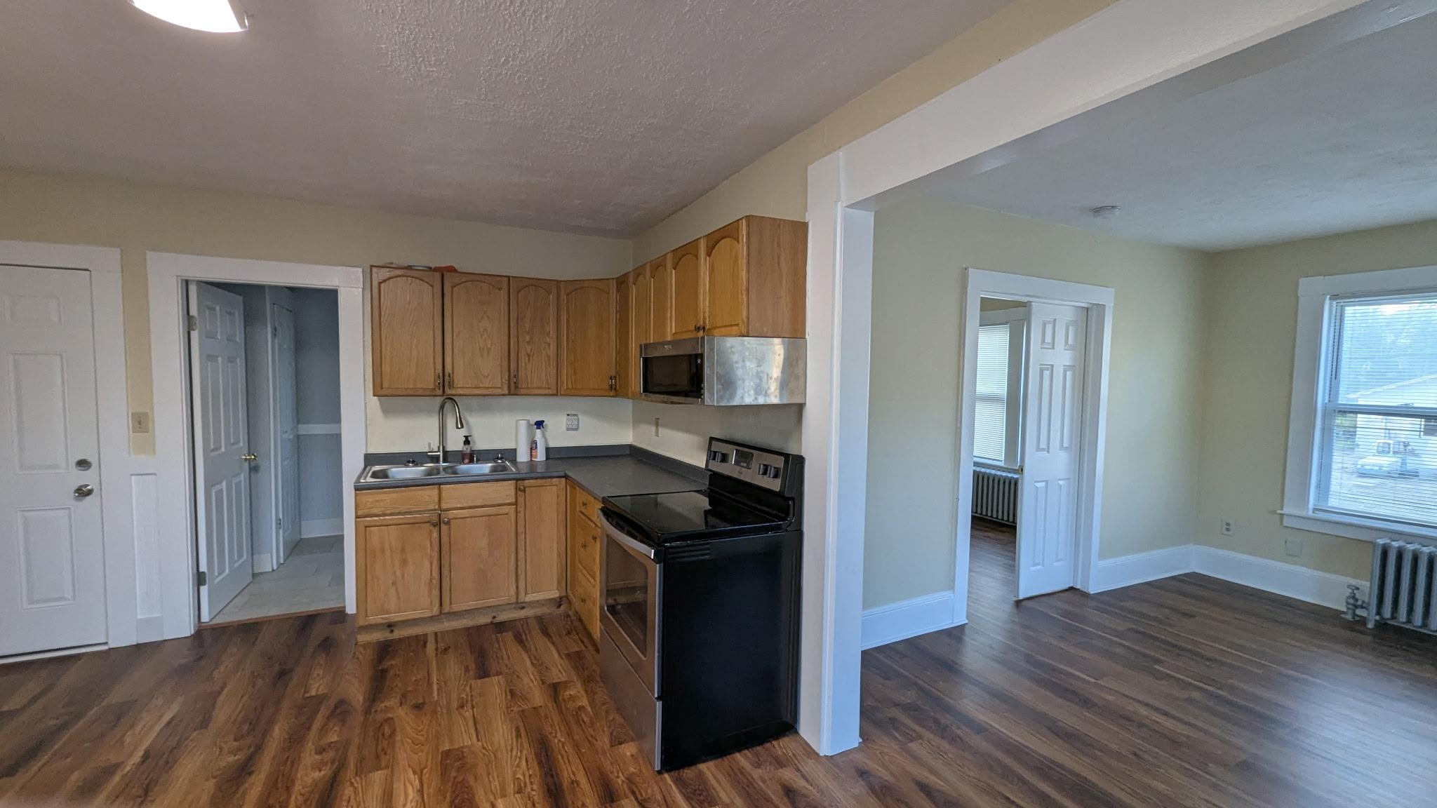 34 Maple Street, Unit 2 Derry, NH 03038 - Photo 4 of 19