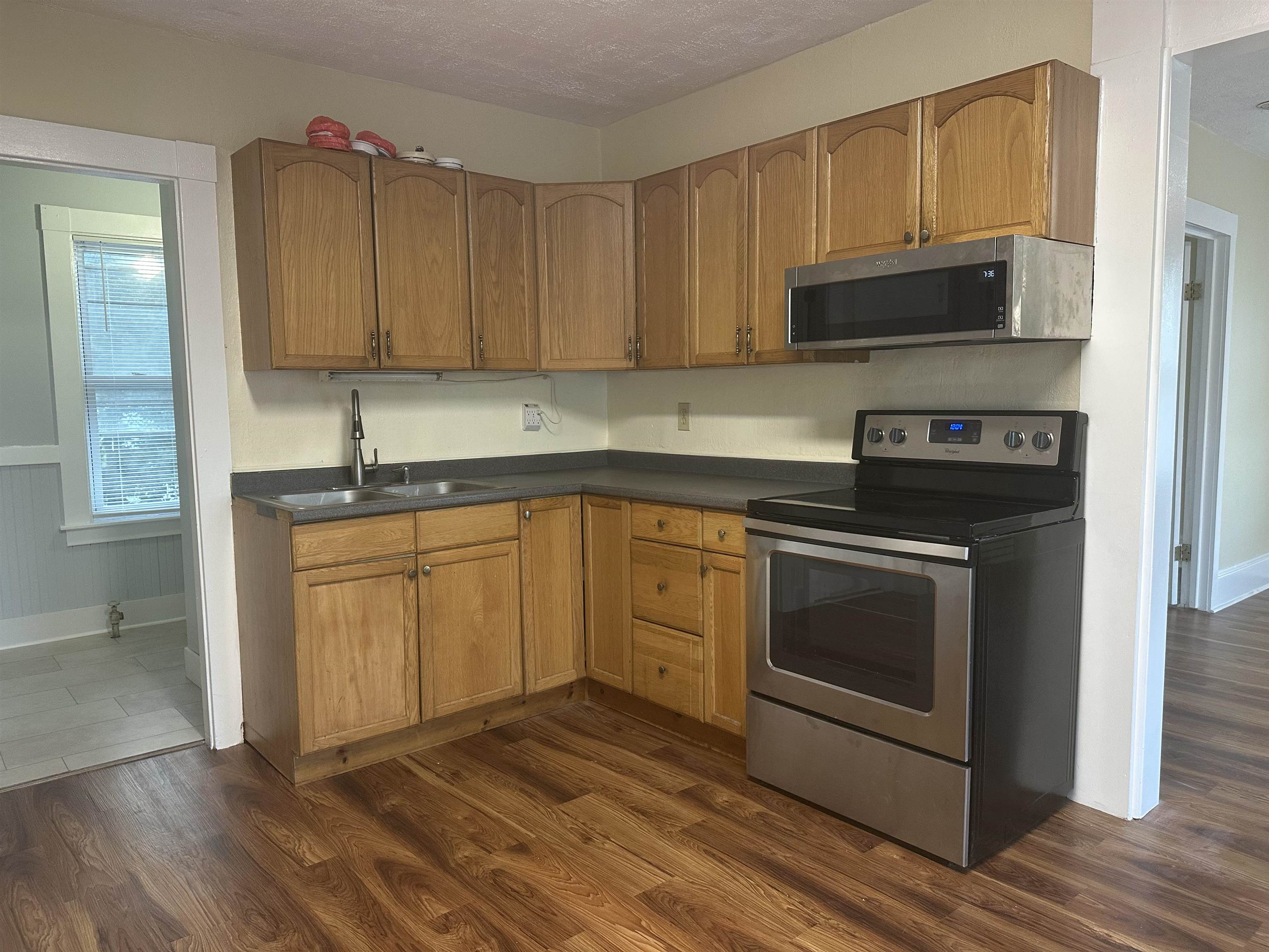 34 Maple Street, Unit 2 Derry, NH 03038 - Photo 10 of 19