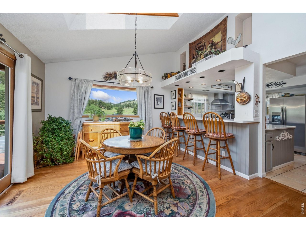 1154 Spring Valley Road Bellvue, CO 80512 - Photo 11 of 31 Dining area and breakfast bar