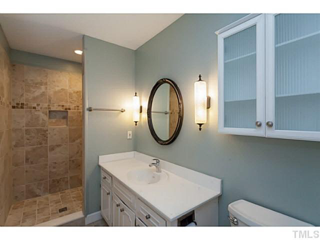 8504 East Lake Court Raleigh, NC 27613 - Photo 17 of 25 Bathroom