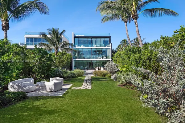 $40,000,000 | 7845 Atlantic Way, Miami Beach, FL 33141