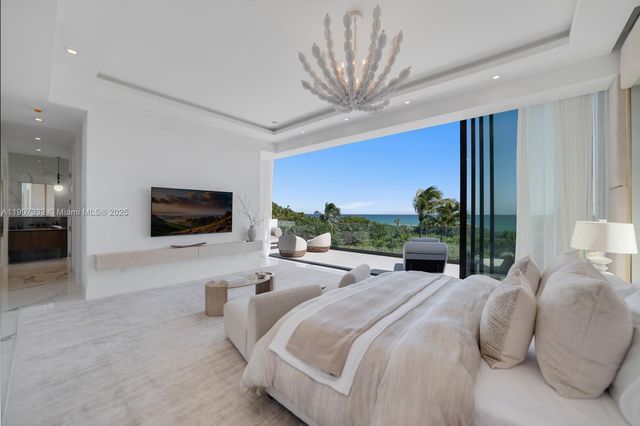 $40,000,000 | 7845 Atlantic Way, Miami Beach, FL 33141