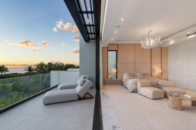$40,000,000 | 7845 Atlantic Way, Miami Beach, FL 33141