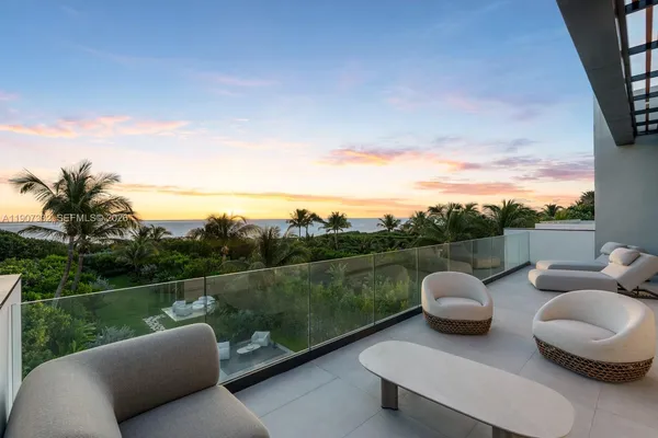 $40,000,000 | 7845 Atlantic Way, Miami Beach, FL 33141