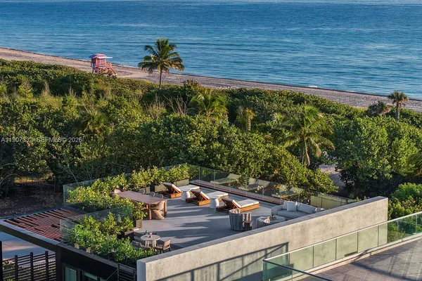 $40,000,000 | 7845 Atlantic Way, Miami Beach, FL 33141