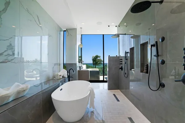 $40,000,000 | 7845 Atlantic Way, Miami Beach, FL 33141