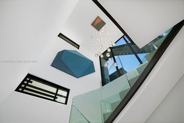 $40,000,000 | 7845 Atlantic Way, Miami Beach, FL 33141