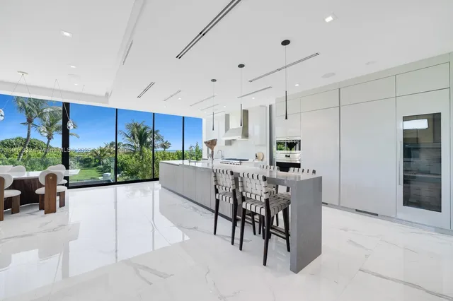 $40,000,000 | 7845 Atlantic Way, Miami Beach, FL 33141