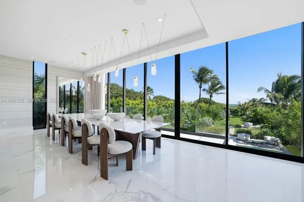 $40,000,000 | 7845 Atlantic Way, Miami Beach, FL 33141