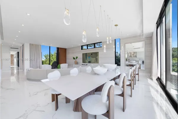 $40,000,000 | 7845 Atlantic Way, Miami Beach, FL 33141