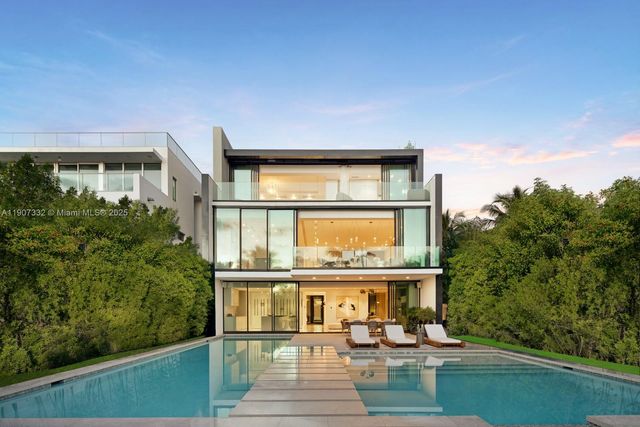 $40,000,000 | 7845 Atlantic Way, Miami Beach, FL 33141